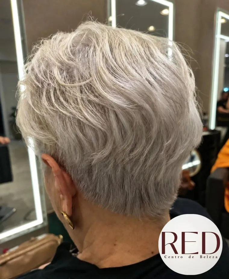 Corte curto platinado